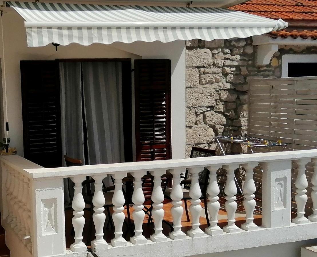 Apartments Dalmatian Stone House Turanj Bagian luar foto