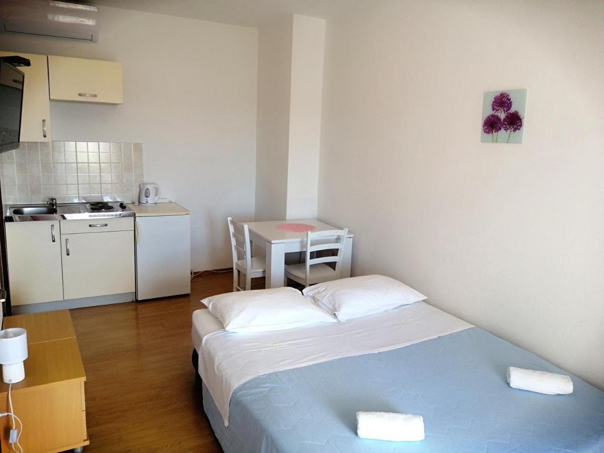 Apartments Dalmatian Stone House Turanj Bagian luar foto