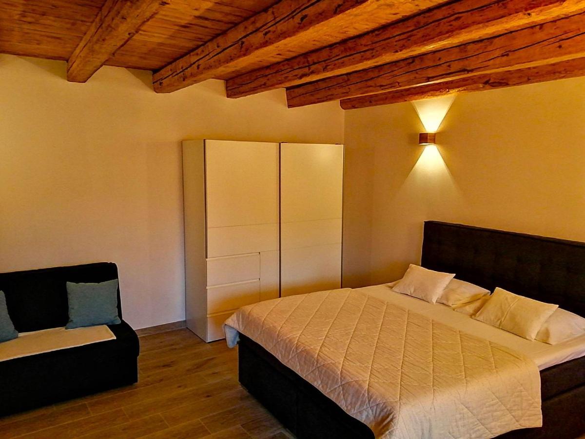 Apartments Dalmatian Stone House Turanj Bagian luar foto