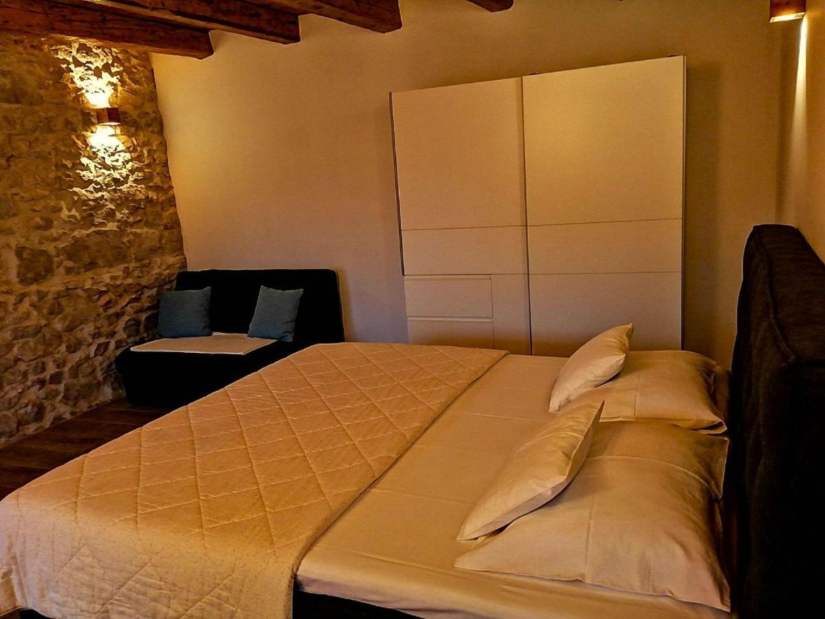 Apartments Dalmatian Stone House Turanj Bagian luar foto