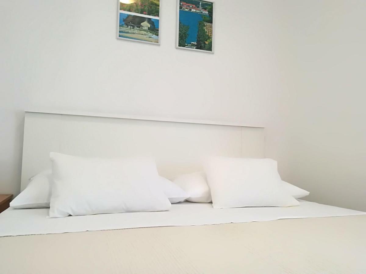 Apartments Dalmatian Stone House Turanj Bagian luar foto