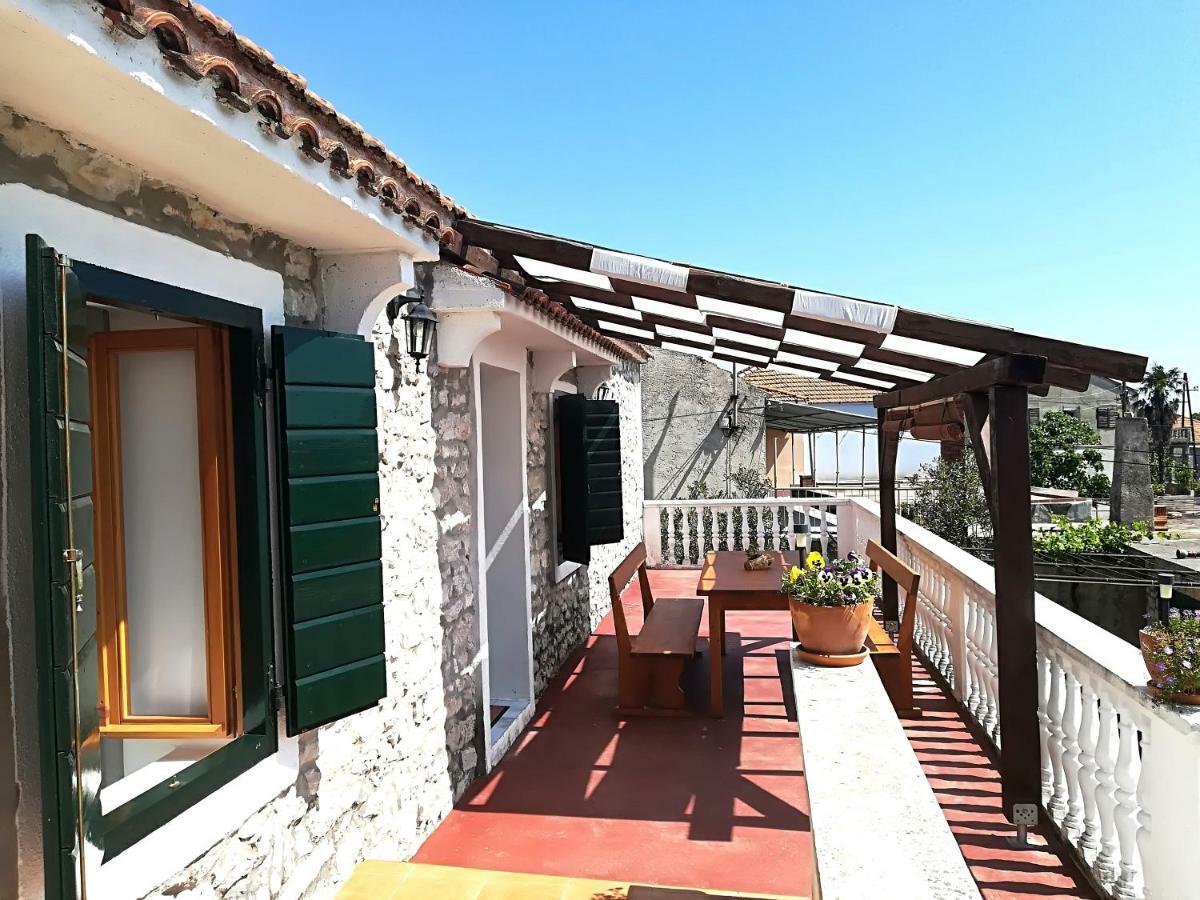 Apartments Dalmatian Stone House Turanj Bagian luar foto